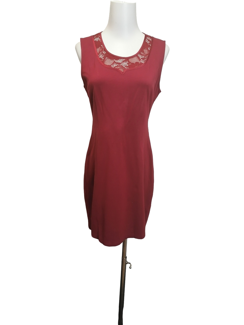 🍷 Sleeveless Burgundy Lace-Trim Sheath Dress
